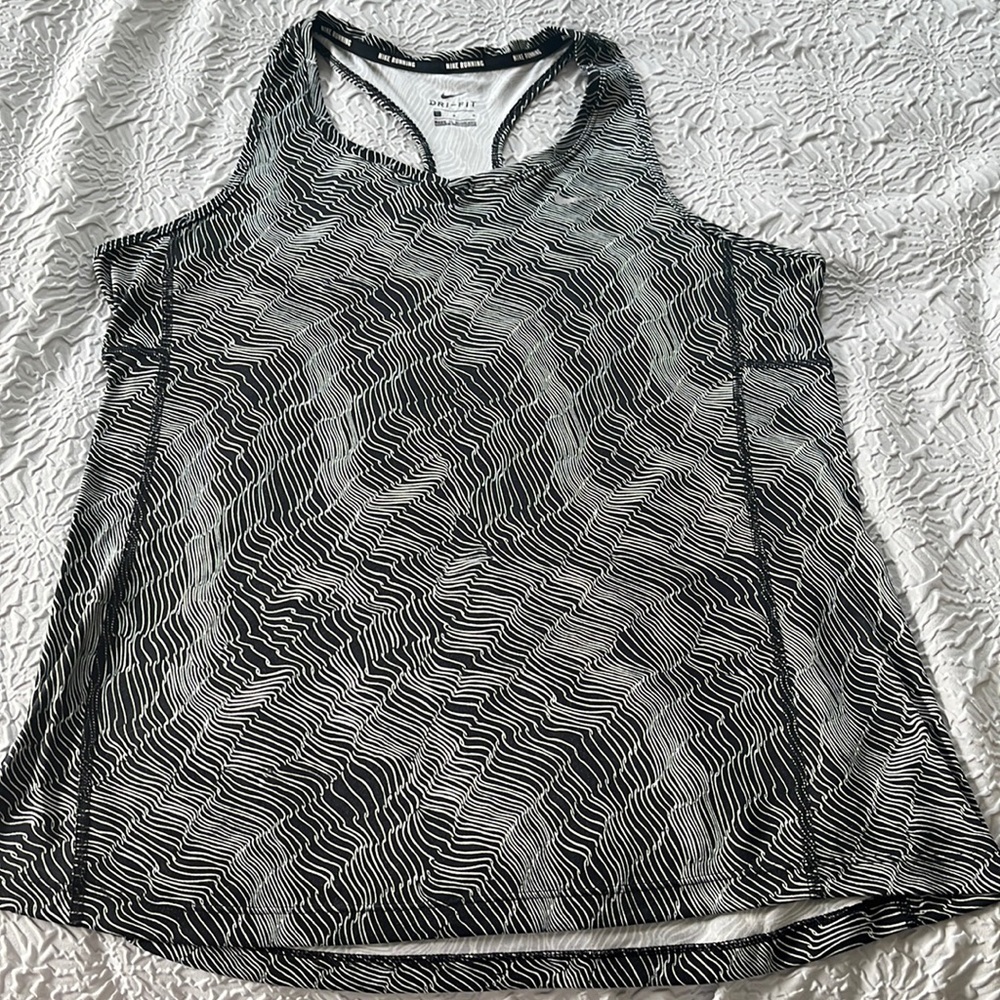 Women’s Nike dry, fit large tank top, running gear, 100% polyester